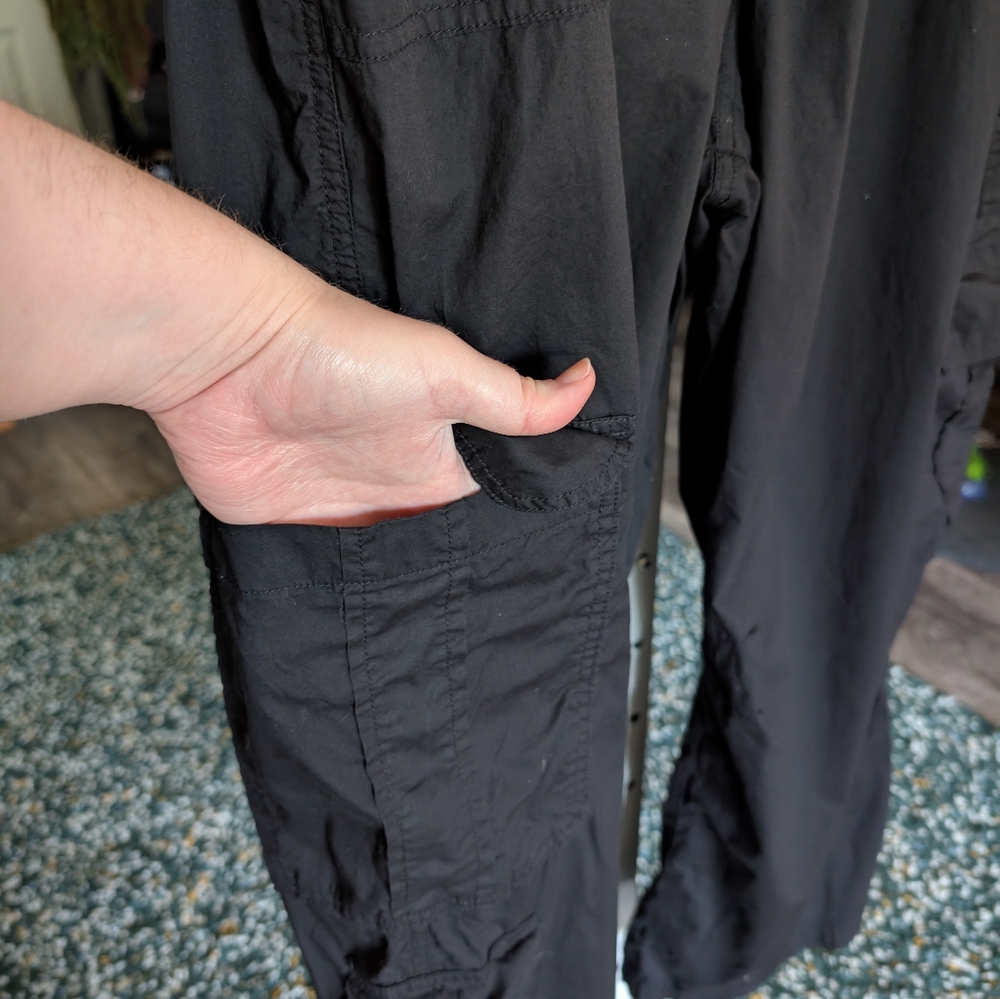 Aerie Black Cargo Pants - Picture 3 of 10